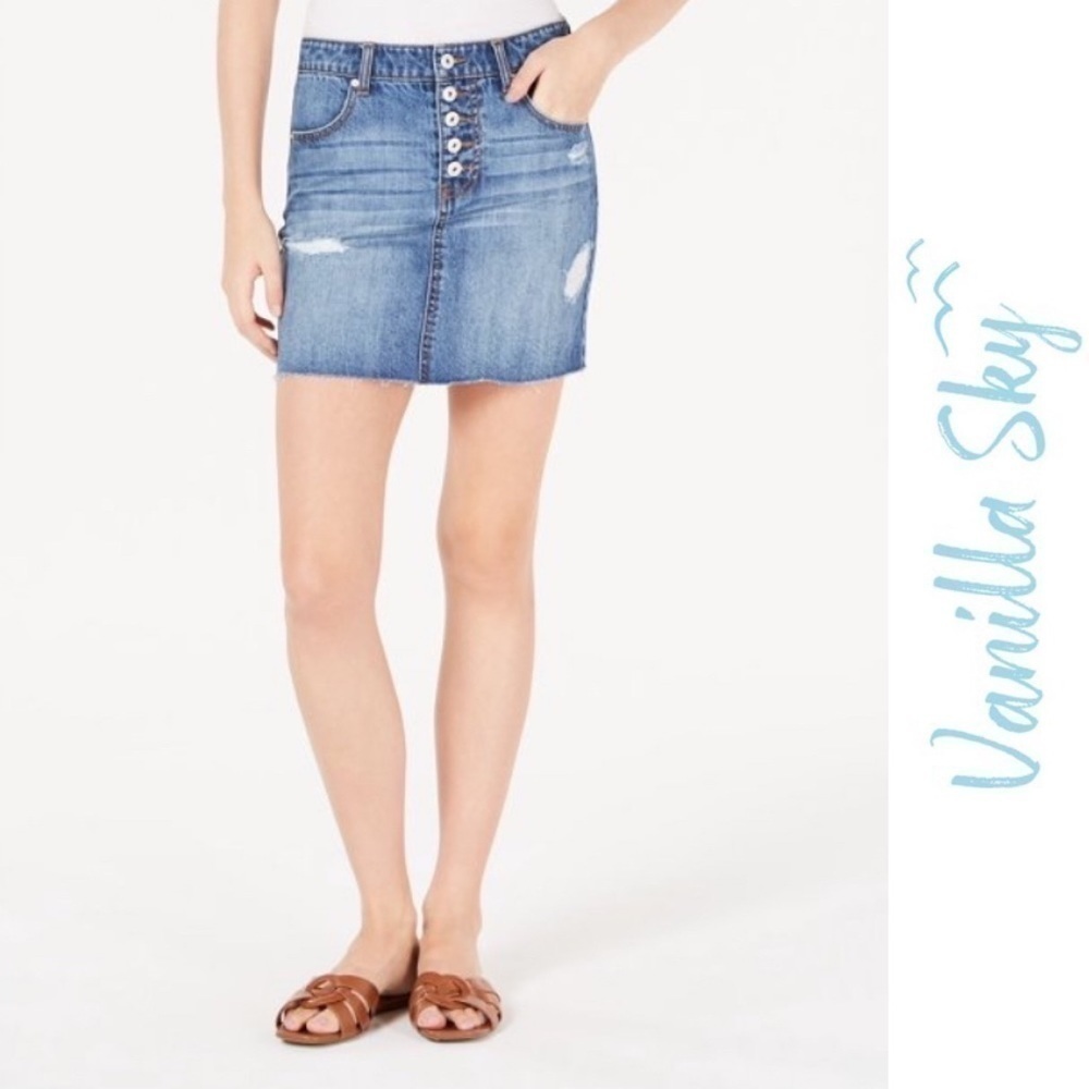 𝅺Vanilla Star Distressed‎ Skirt